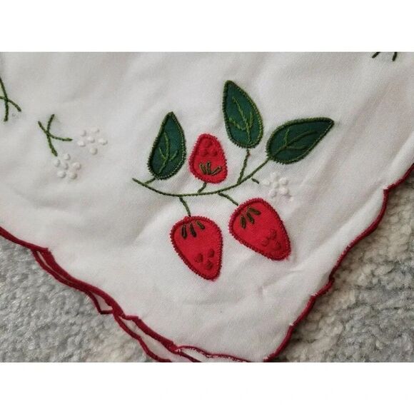 Vtg NEW "Strawberry" Embroidered Madeira Linen Set, 1 Table Runner, 8x Napkins a - Picture 3 of 12